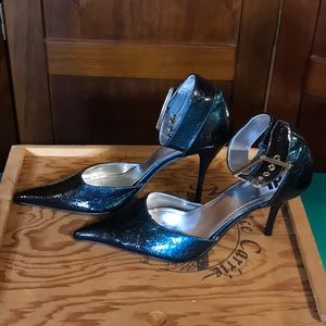 DH by Dollhouse size 8.5 Black and Teal Heels